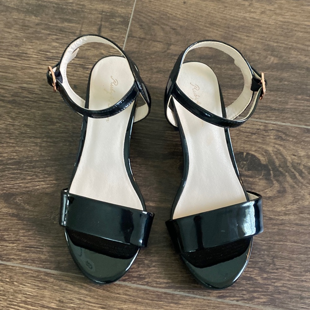 Girls black patent leather dress sandals size 1 1/2